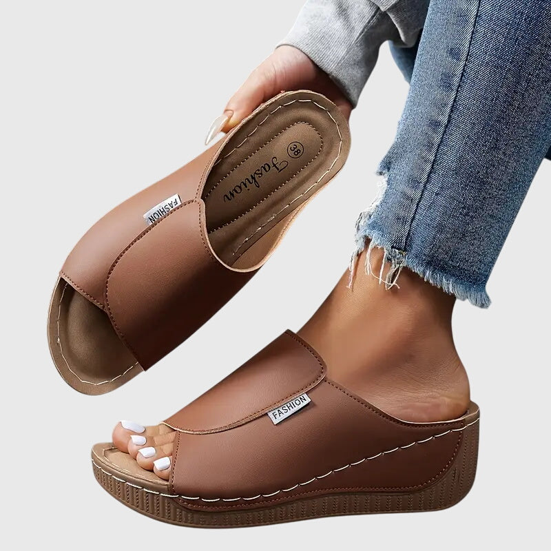 Bríd | Sandalias de Paseo Clásicas y Cómodas