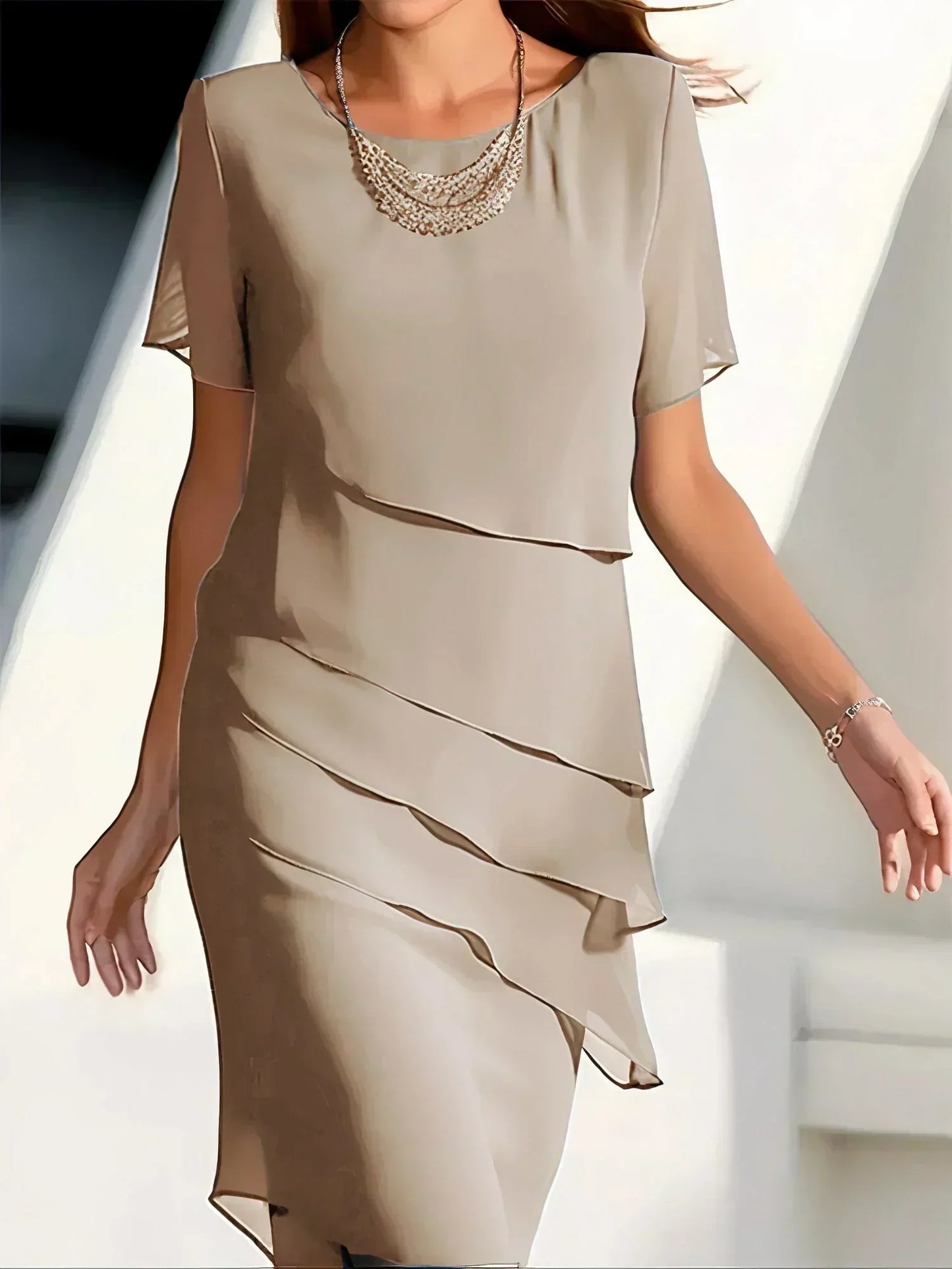 Anastasia | Vestido Midi de Lujo con Capas